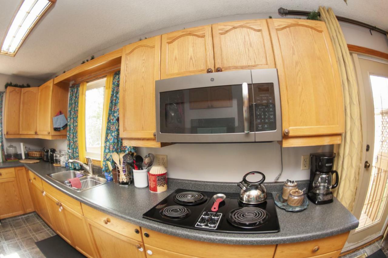 Tiga Bed And Breakfast Yellowknife Kültér fotó
