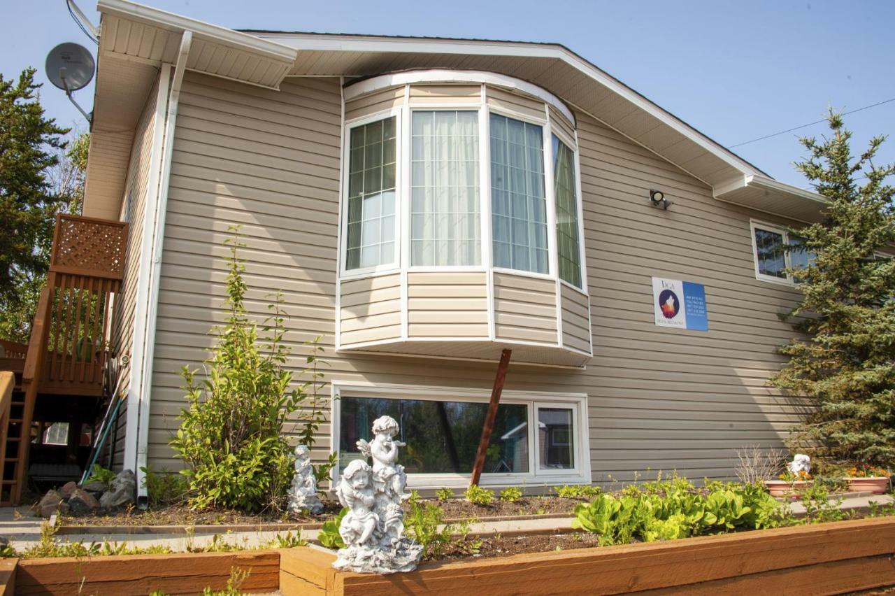 Tiga Bed And Breakfast Yellowknife Kültér fotó
